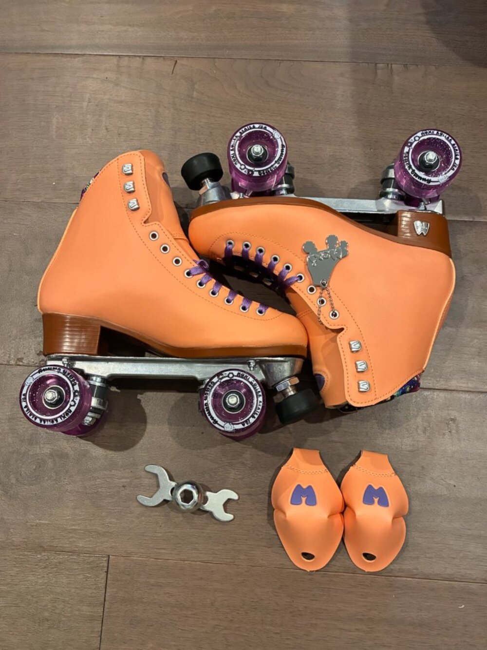 Moxi Beach Bunny Roller Skates Peach Size 7 Complete w/ Box & Accessories